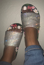 Aroma is designed with a thick full rhinestone embellished strap, a wide comfortable footbed and a tropical print insole. Aroma is truly a tropical beauty. You can rock this beauty anywhere and feel comfortable and cute all in one.